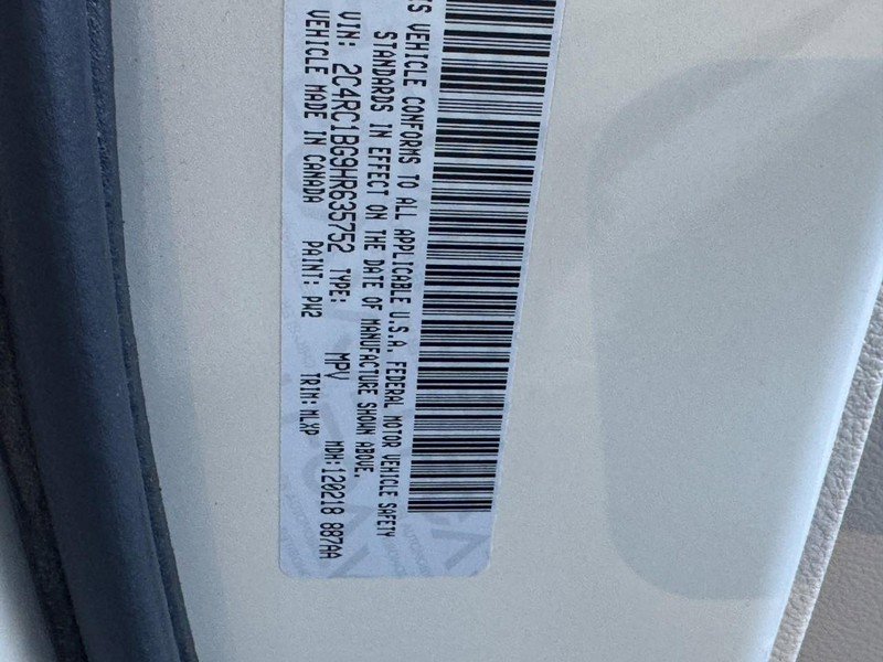 Used 2017 Chrysler Pacifica Touring-L image 30