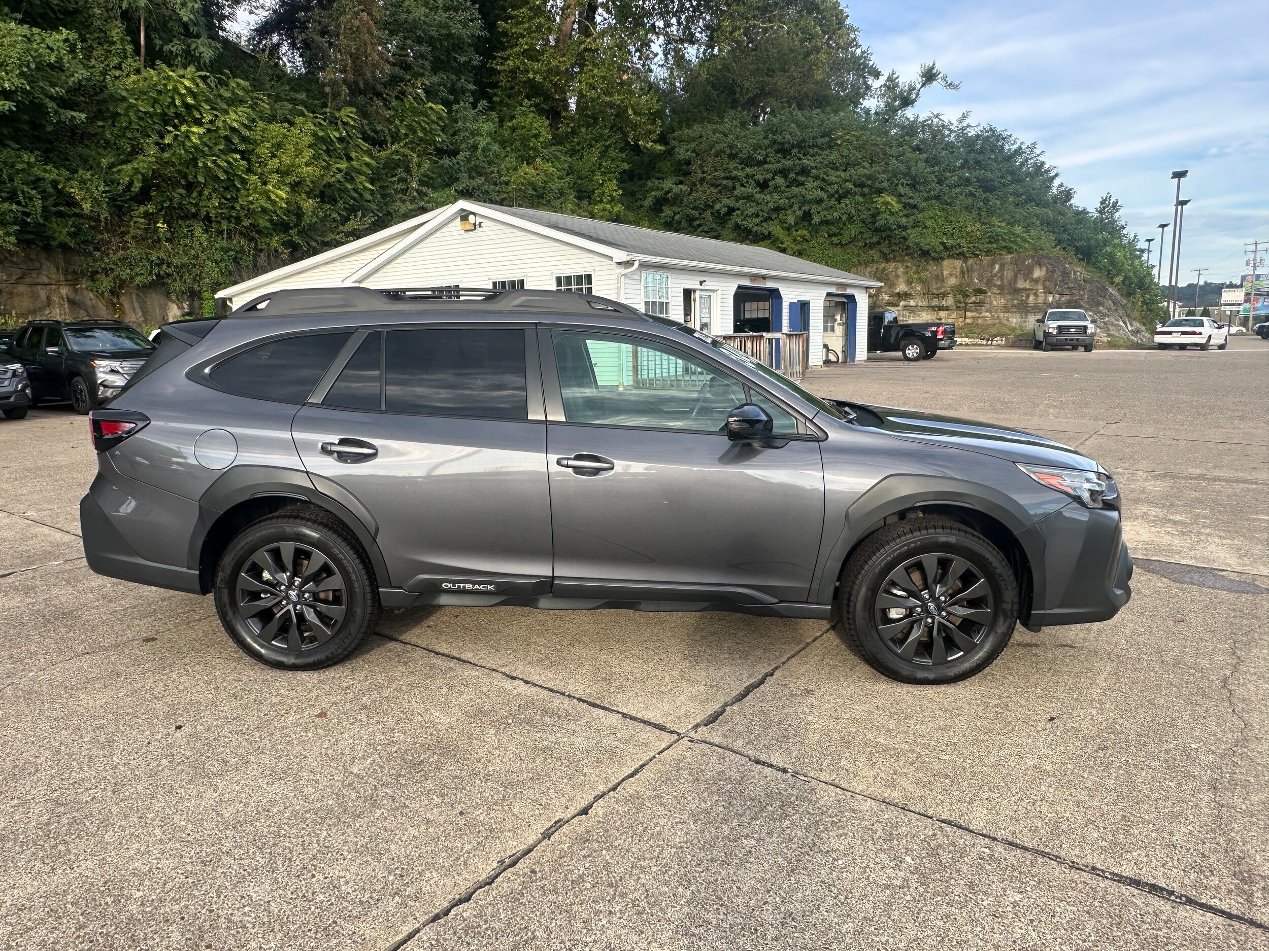 Used 2025 Subaru Outback Onyx Edition XT AWD/4WD image 3