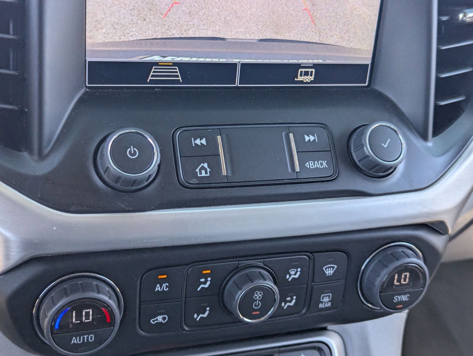 Used 2023 GMC Acadia SLE w/ Driver Convenience Package FWD image 23