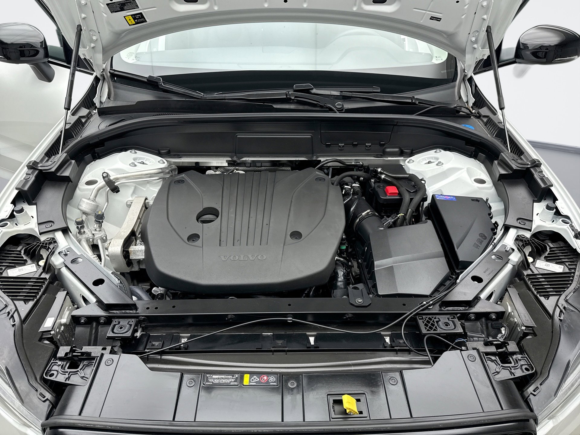 Used 2025 Volvo XC60 B5 Plus image 27