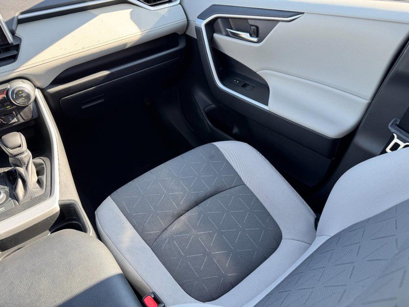 Used 2021 Toyota RAV4 XLE w/ Convenience Package image 15