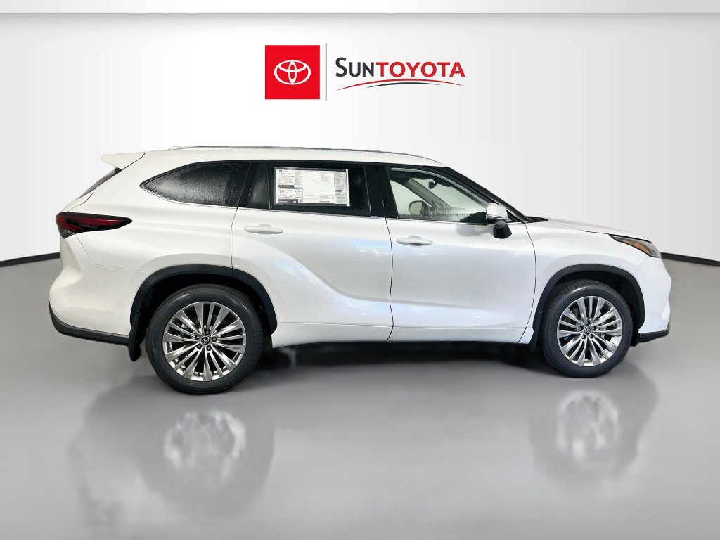 New 2026 Toyota Highlander Platinum AWD/4WD image 2
