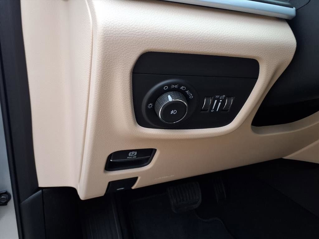 New 2025 Jeep Grand Cherokee L Limited w/ Luxury Tech Group II image 15