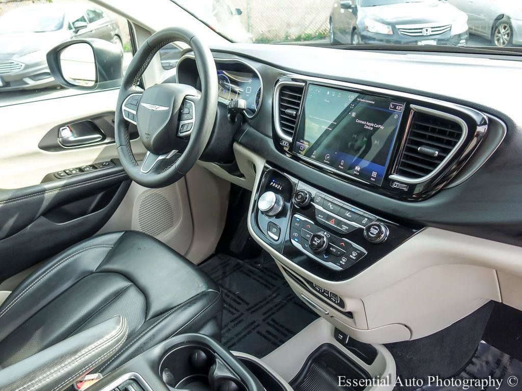 Used 2023 Chrysler Pacifica Touring-L FWD image 23
