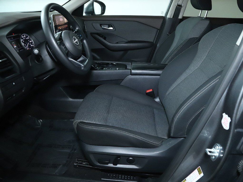 Used 2023 Nissan Rogue SV image 18