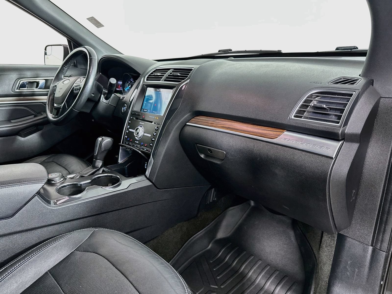 Used 2018 Ford Explorer Limited AWD/4WD image 33