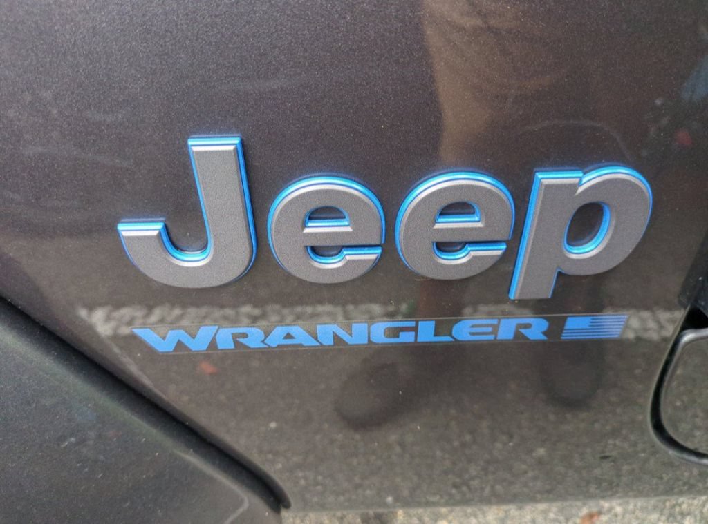 Used 2025 Jeep Wrangler Unlimited Sahara w/ Safety Group AWD/4WD image 32