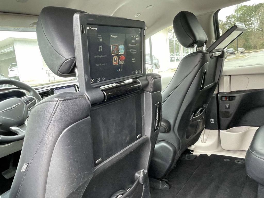 Used 2018 Chrysler Pacifica Touring-L Plus w/ Tire & Wheel Group image 15