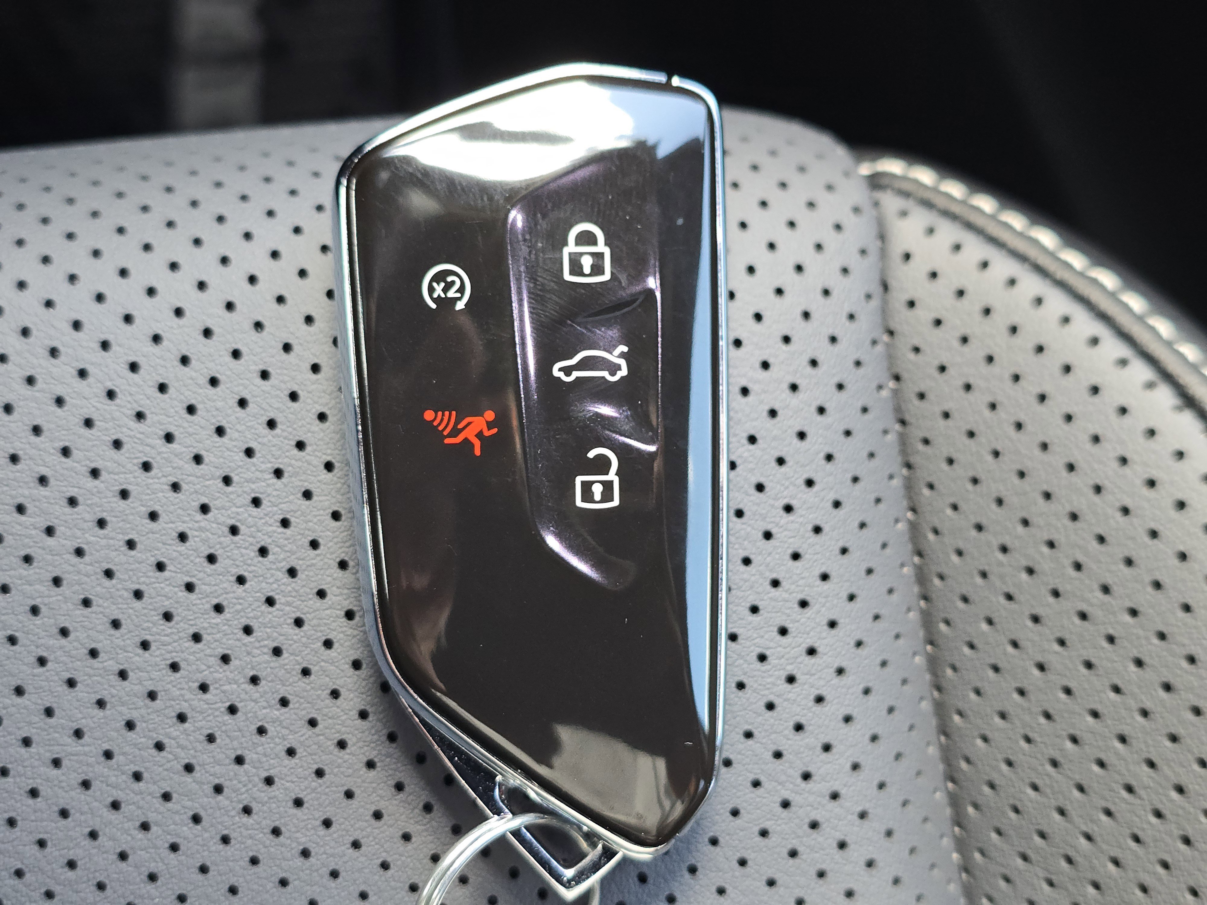 New 2025 Volkswagen Tiguan SE R-Line image 27