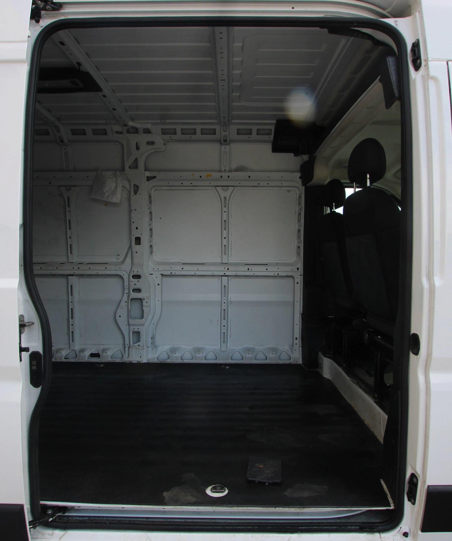 Used 2025 RAM ProMaster 2500 w/ Convenience Group FWD image 12