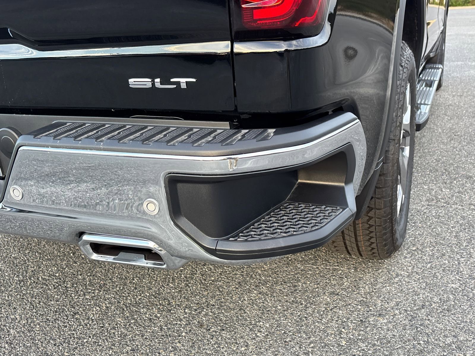 New 2026 GMC Sierra 1500 SLT w/ SLT Premium Plus Package image 40