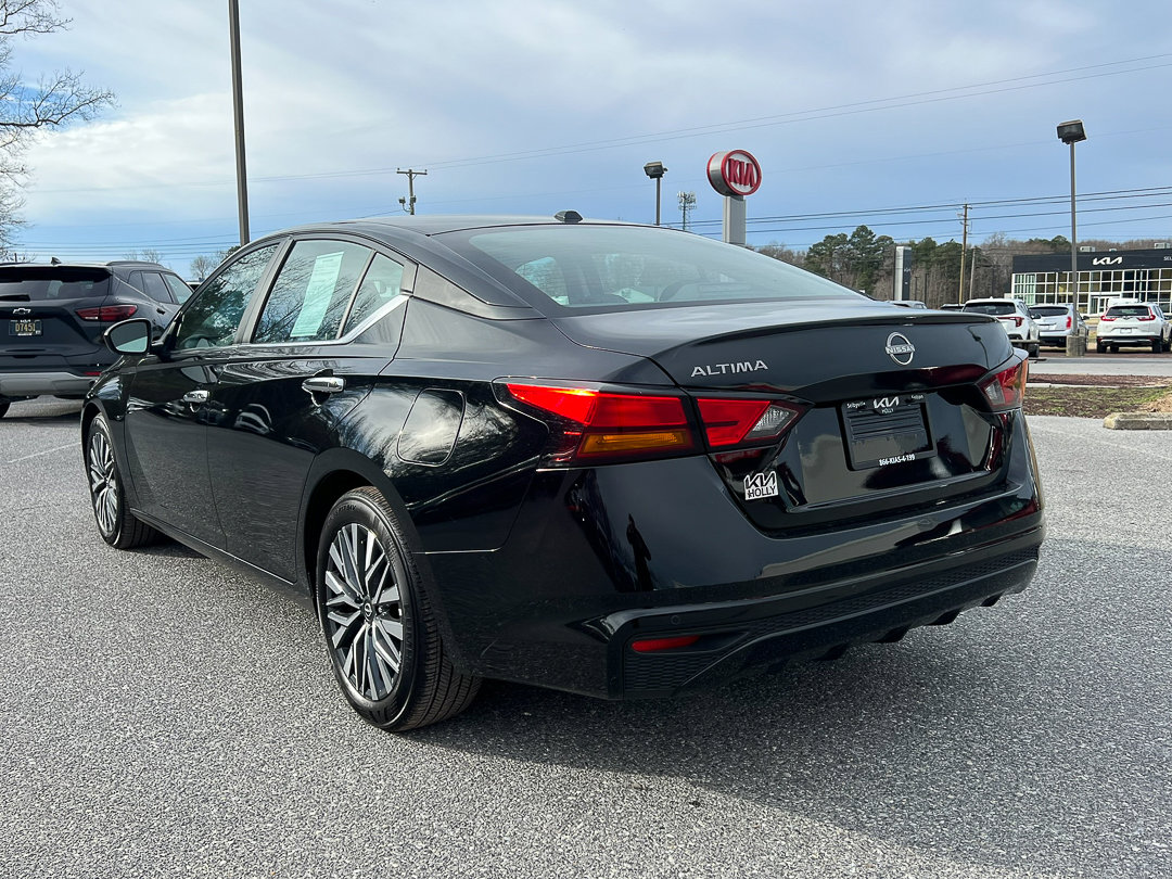 Used 2025 Nissan Altima 2.5 SV image 3