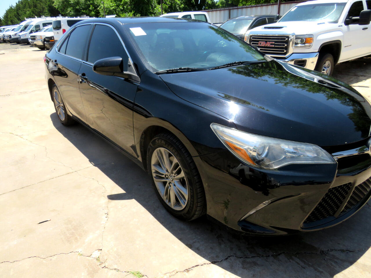 Used 2016 Toyota Camry SE image 3