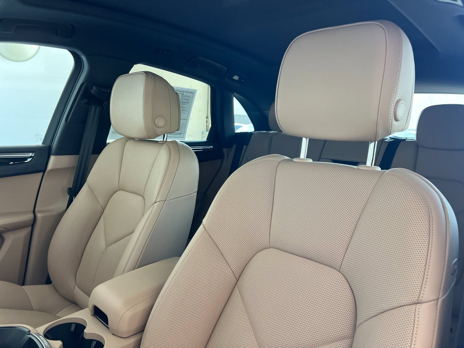 Certified 2025 Porsche Macan S AWD/4WD image 5