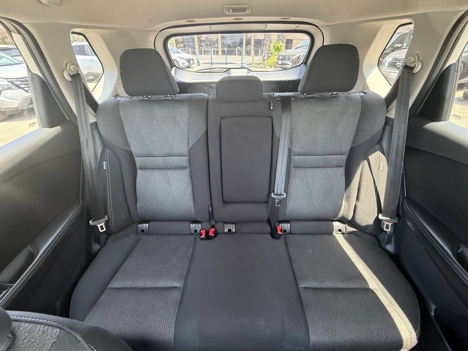 Used 2025 Nissan Rogue SV FWD image 39