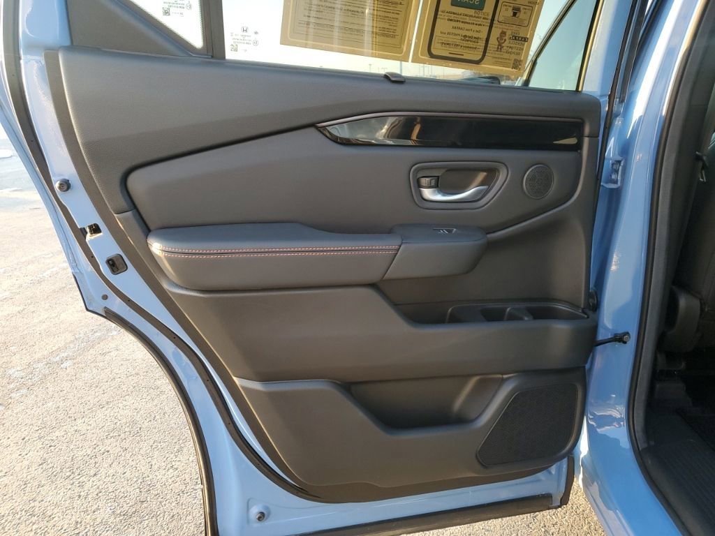 Certified 2025 Honda Pilot TrailSport image 37