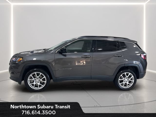 Used 2023 Jeep Compass Latitude AWD/4WD image 2