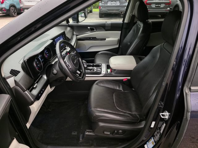 Used 2023 Kia Carnival LX FWD image 15