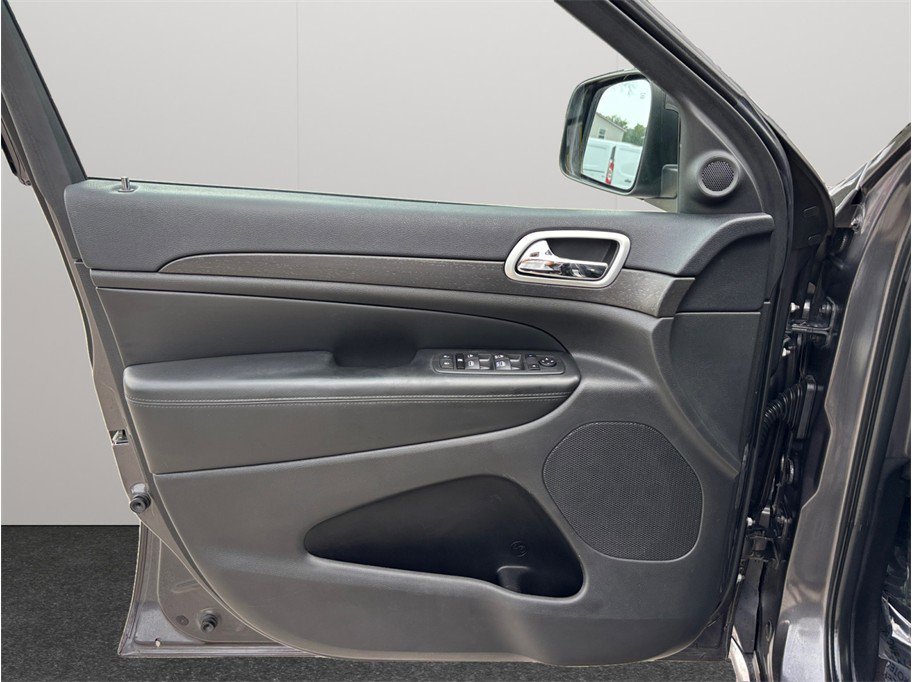 Used 2015 Jeep Grand Cherokee Altitude RWD image 19