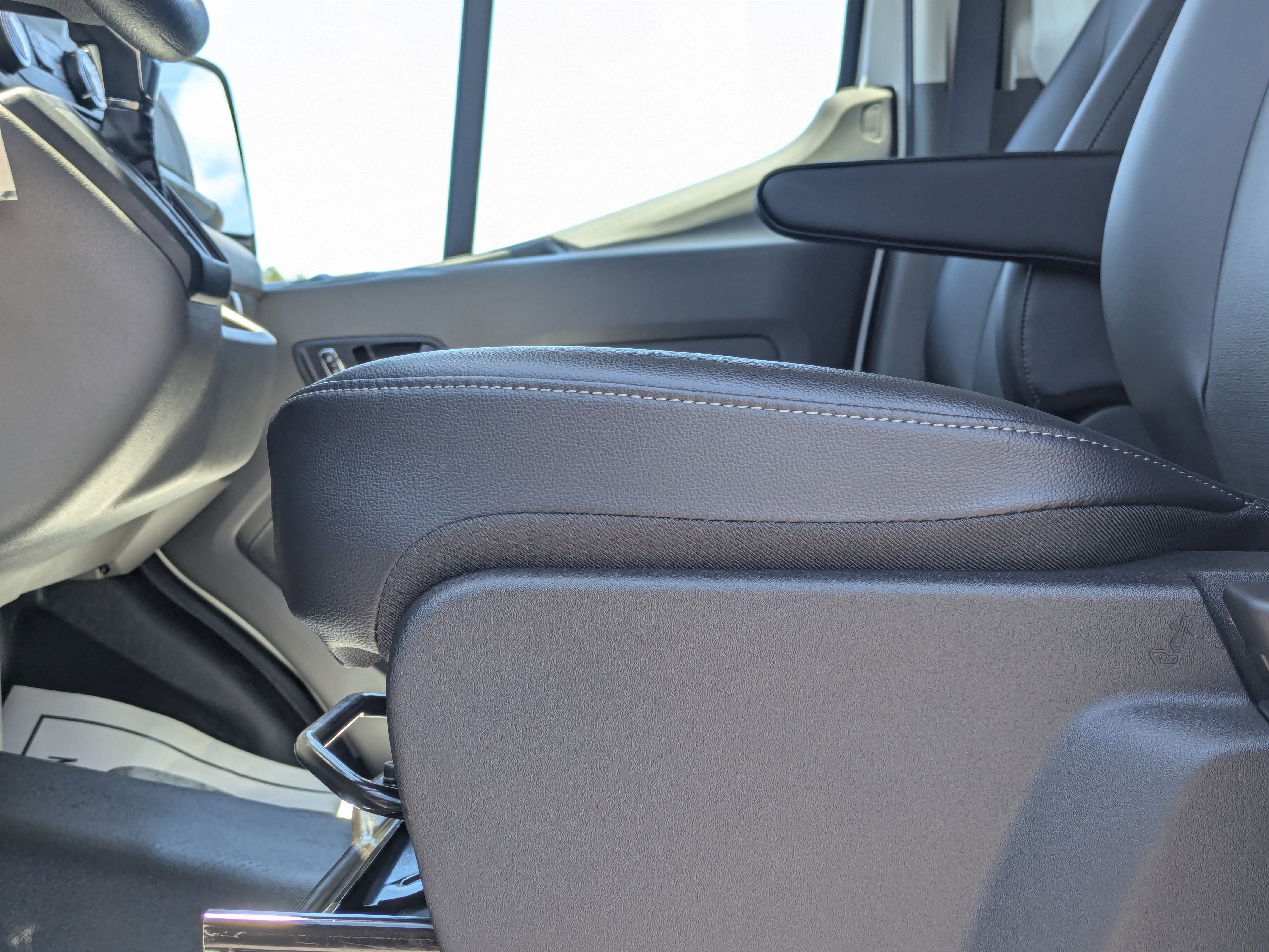 New 2025 Ford Transit 150 Low Roof image 18