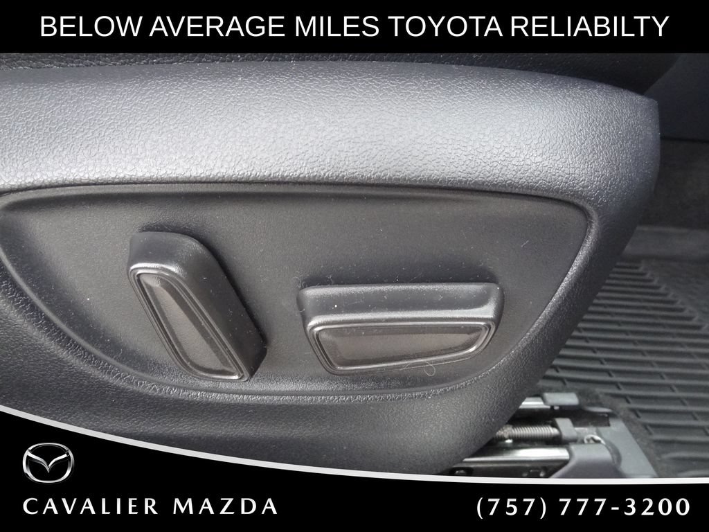 Used 2023 Toyota Highlander XLE AWD/4WD image 24