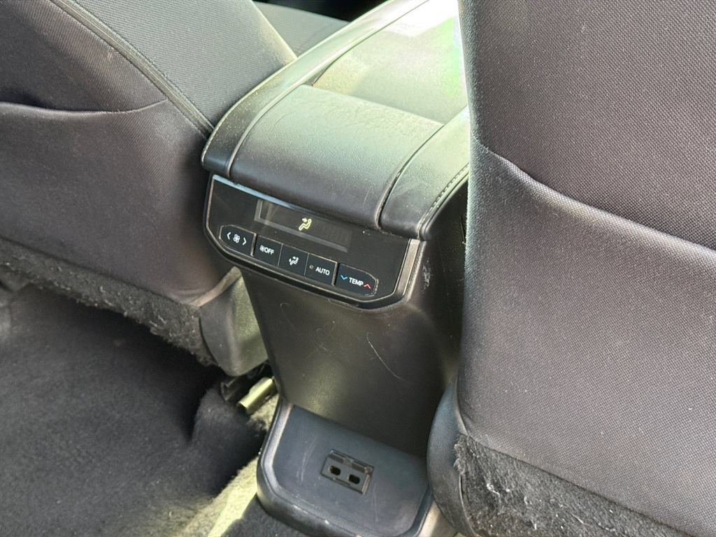 Used 2022 Toyota Highlander LE AWD/4WD image 21
