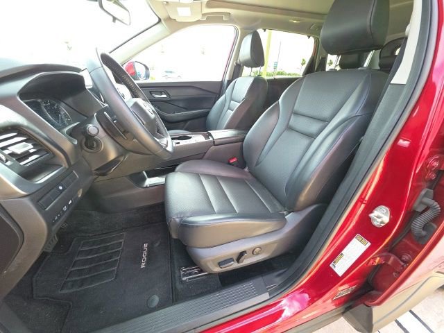 Used 2025 Nissan Rogue SV w/ SV Premium Package image 13