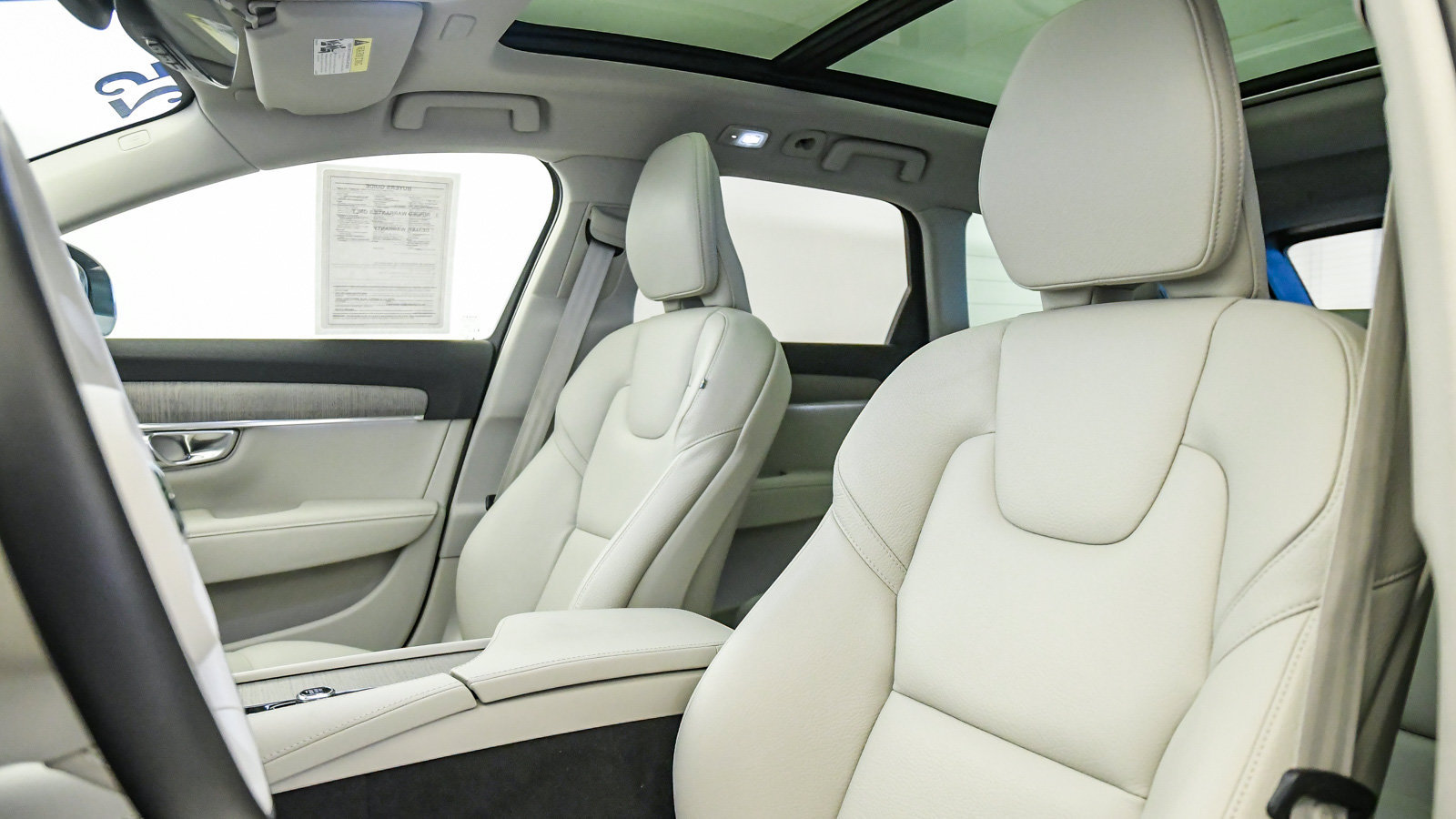 Certified 2025 Volvo V90 B6 Cross Country Plus AWD/4WD image 20