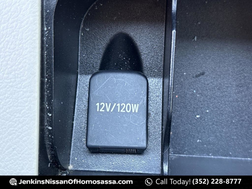 Used 2010 Toyota Camry LE image 30