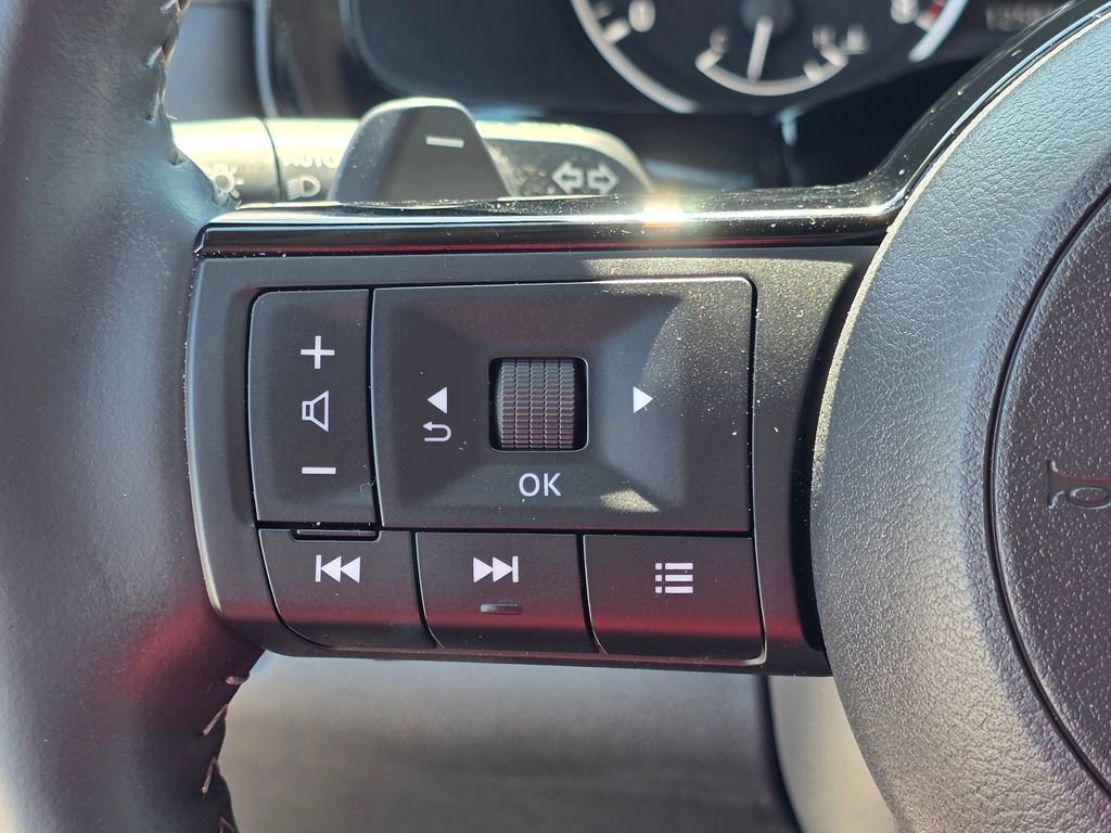 Used 2025 Nissan Pathfinder SL AWD/4WD image 18