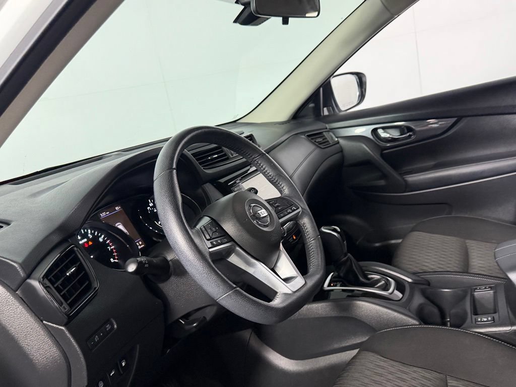 Used 2020 Nissan Rogue SV FWD image 21