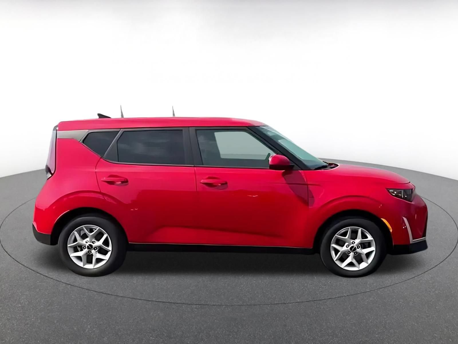 Used 2025 Kia Soul LX w/ LX Technology Package FWD image 13