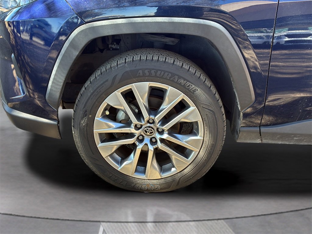 Used 2022 Toyota RAV4 XLE Premium image 42