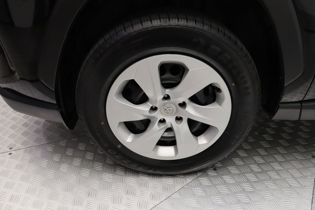 Certified 2019 Toyota RAV4 LE image 4