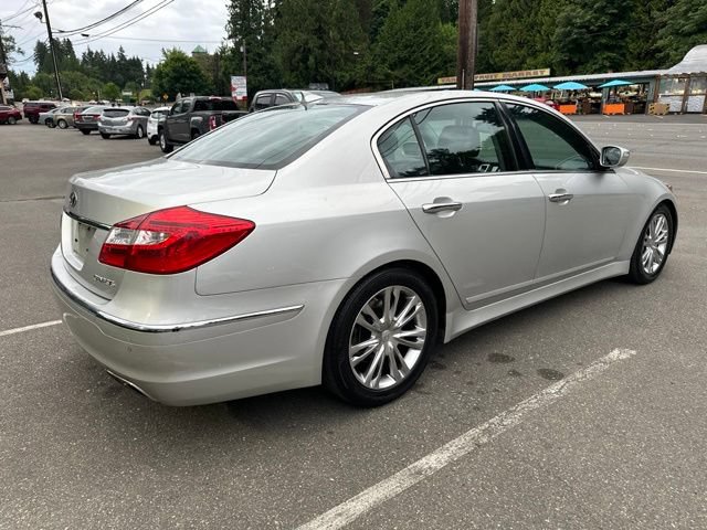 Used 2013 Hyundai Genesis 3.8 w/ Technology Pkg RWD image 5