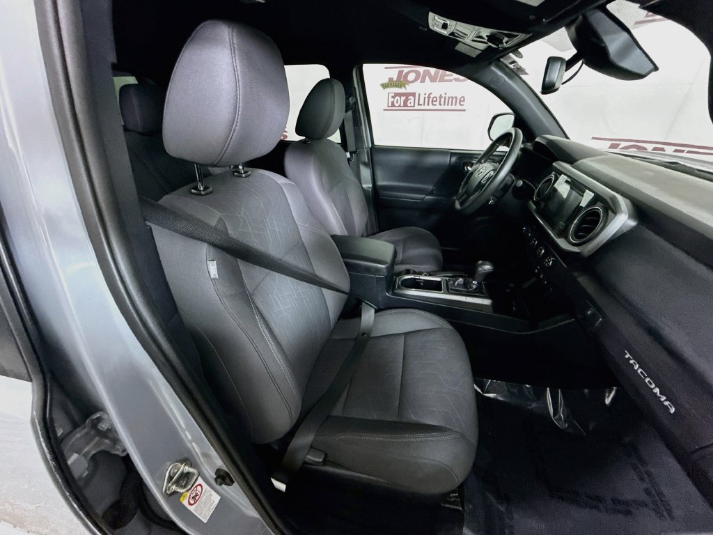 Used 2019 Toyota Tacoma TRD Off-Road AWD/4WD image 28