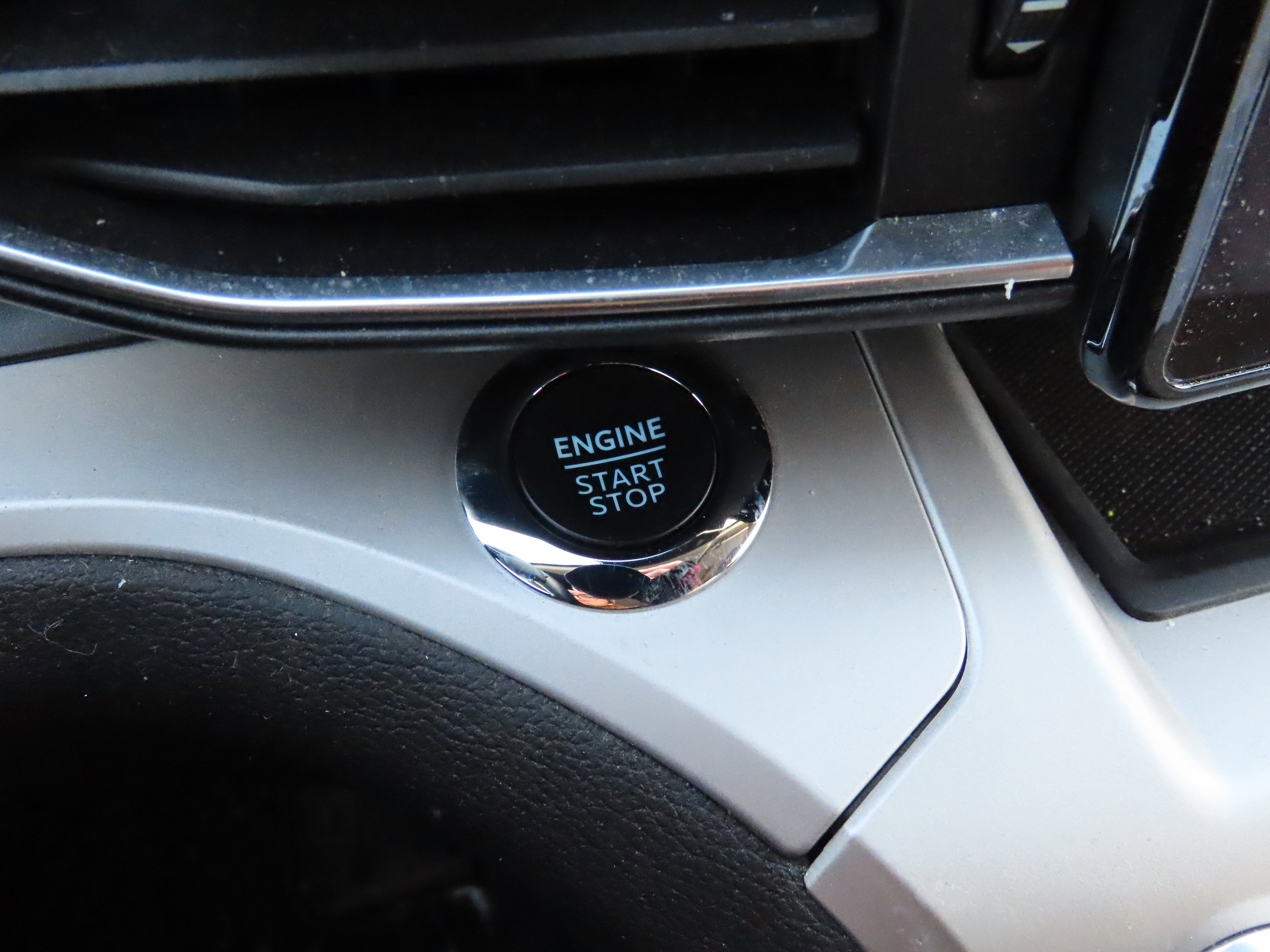 Used 2023 Ford Explorer XLT w/ Equipment Group 202A image 27