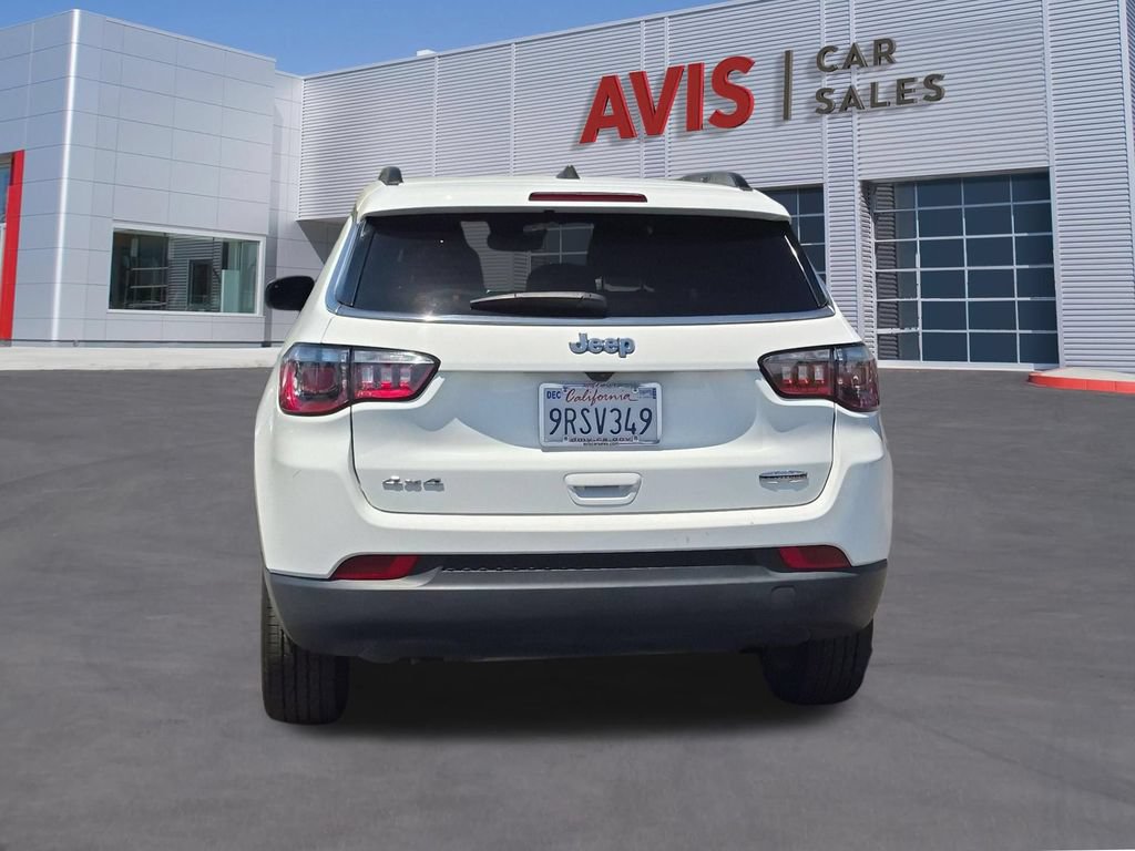 Used 2025 Jeep Compass Latitude w/ Sun & Sound Group AWD/4WD image 7