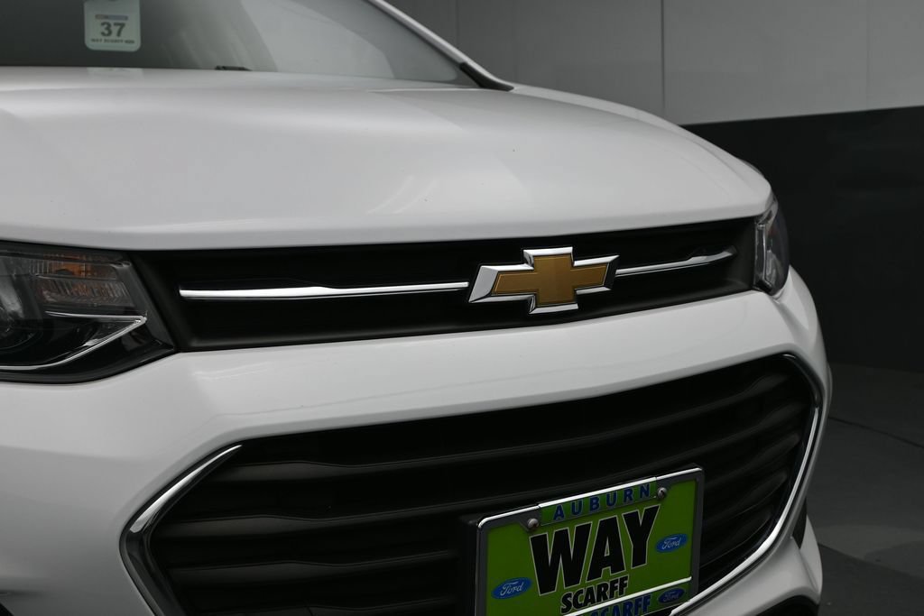 Used 2020 Chevrolet Trax LS w/ Tint and Cruise Package AWD/4WD image 5