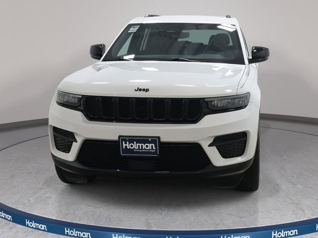 Used 2023 Jeep Grand Cherokee Altitude image 3