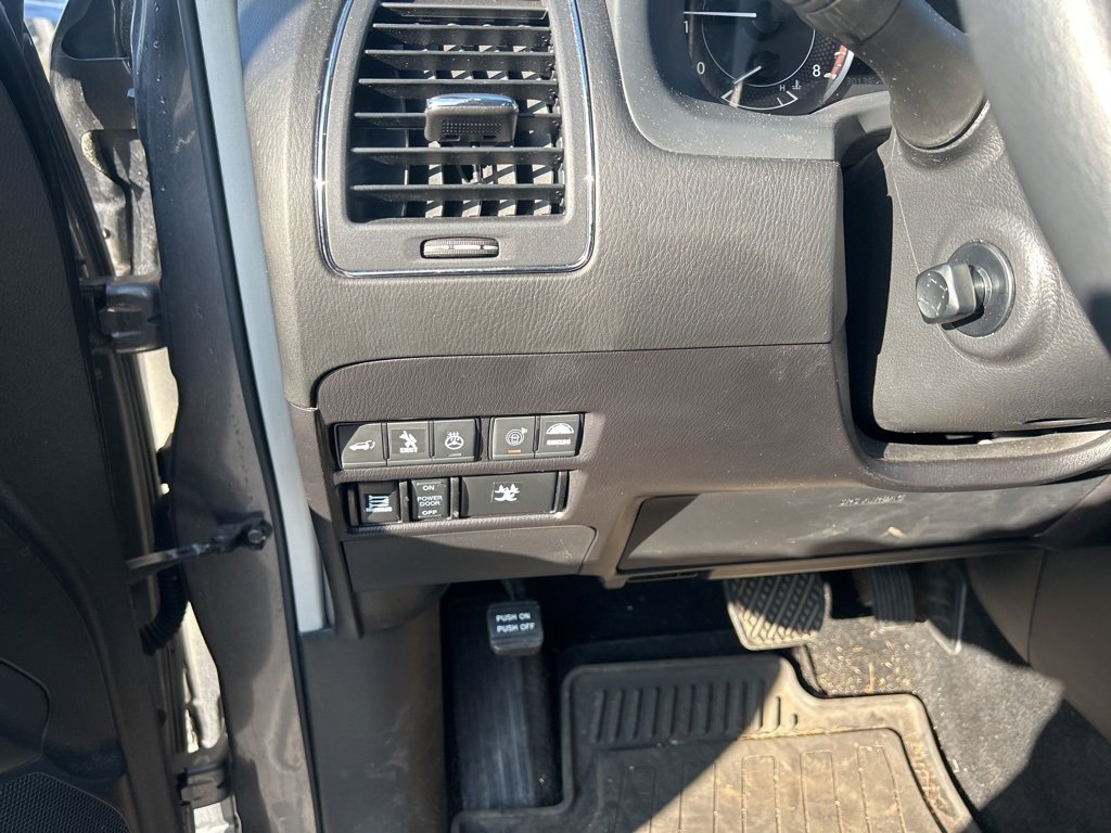 Used 2022 Nissan Armada Platinum w/ Captain's Chairs Package image 23