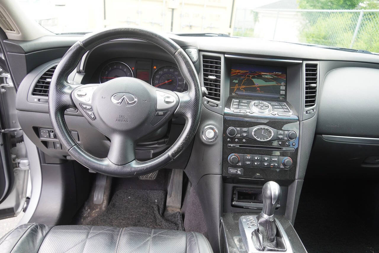 Used 2010 INFINITI FX35 AWD w/ Navigation Pkg image 17