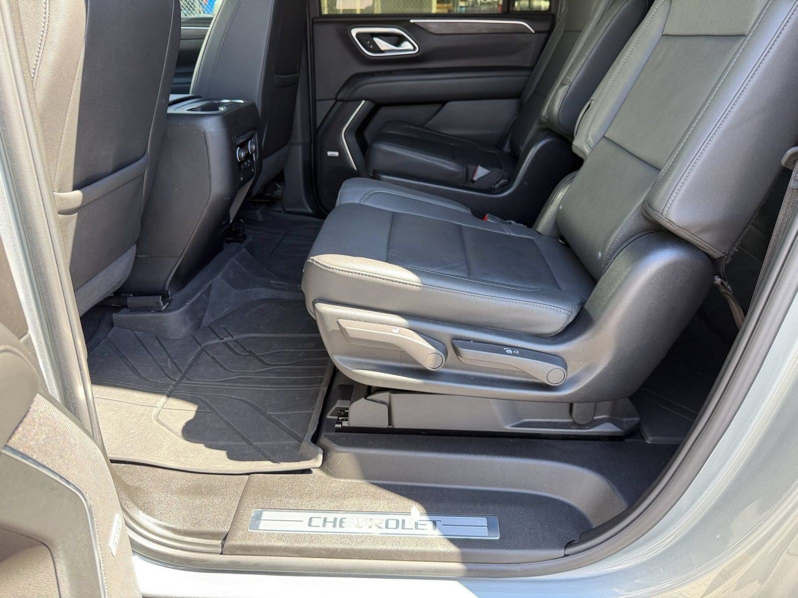 Used 2024 Chevrolet Suburban LT AWD/4WD image 23