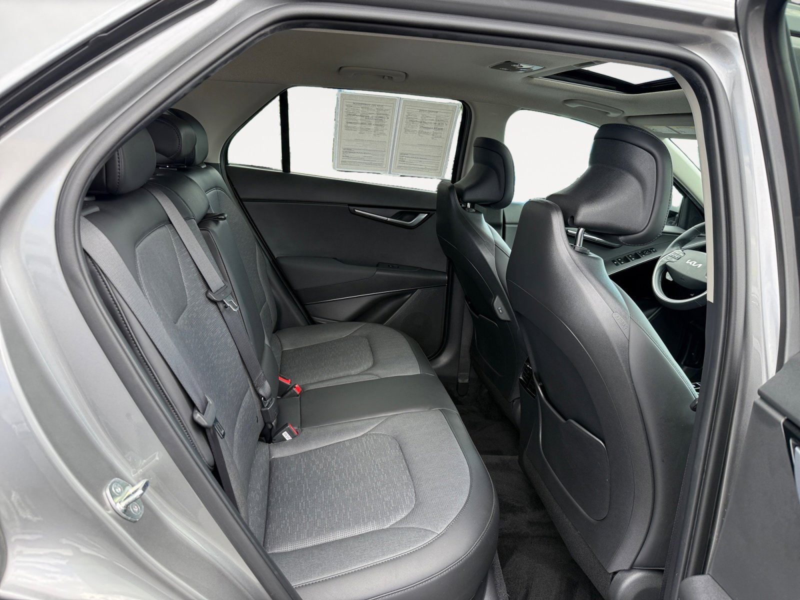 Used 2023 Kia Niro SX Touring image 18