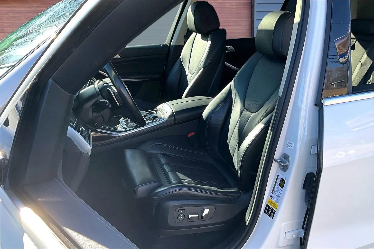 Used 2021 BMW X7 xDrive40i w/ Parking Assistance Package image 24