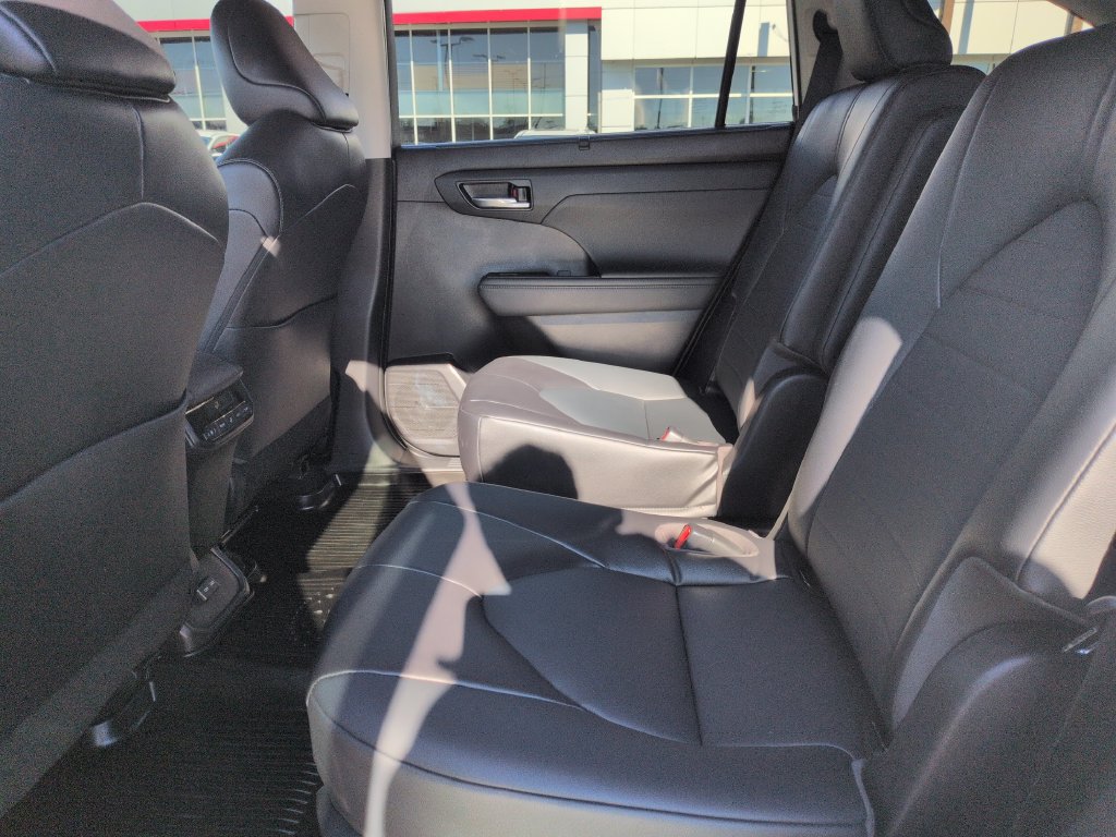 Certified 2022 Toyota Highlander XLE AWD/4WD image 25