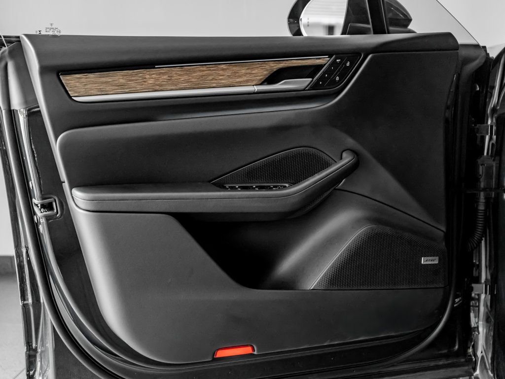 Certified 2024 Porsche Macan 4 Electric AWD/4WD image 12