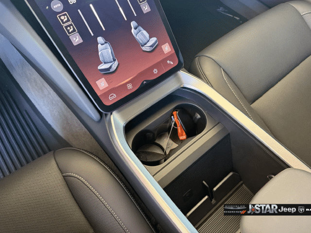 Used 2025 Lucid Air Pure RWD image 17
