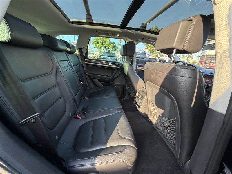 Used 2012 Volkswagen Touareg Hybrid AWD/4WD image 60