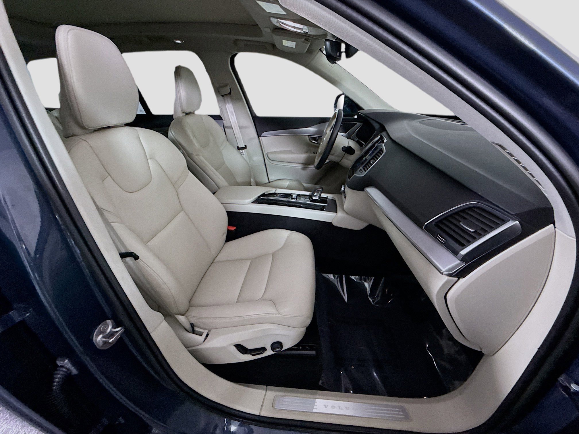 Used 2023 Volvo XC90 B5 Core w/ Protection Package AWD/4WD image 29